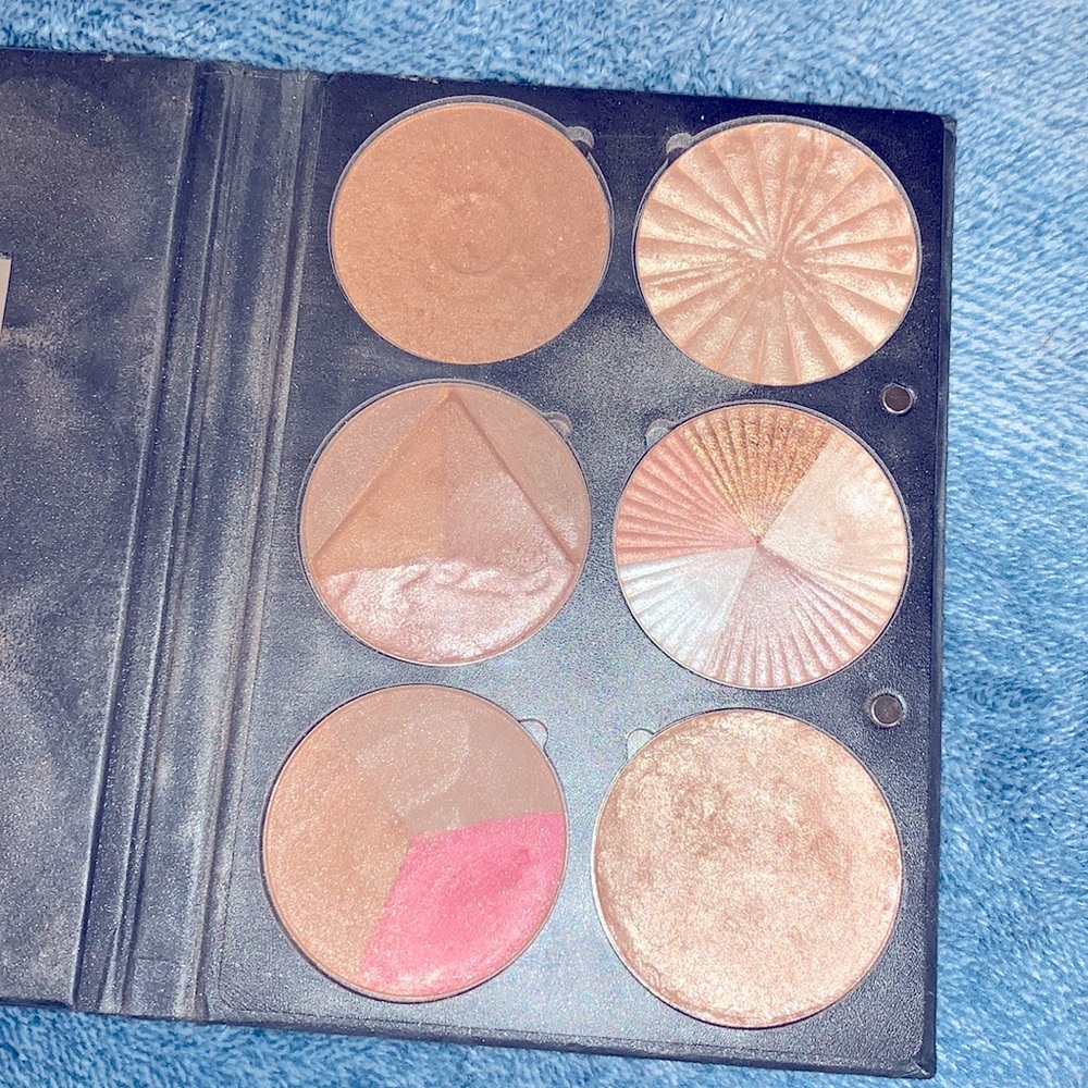 Ofra on the glow highlighter/bronzer palette